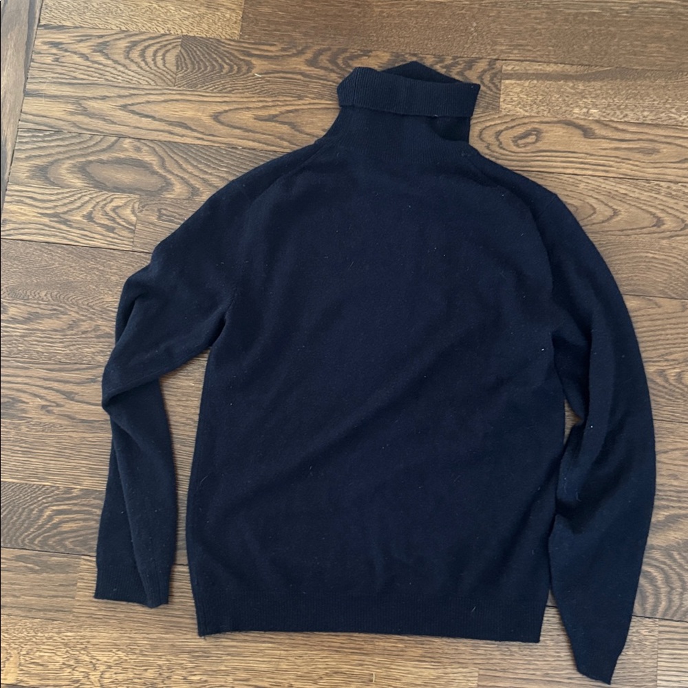 Saks Fifth Avenue 100% cashmere Navy Turtleneck Sweater. Mens S